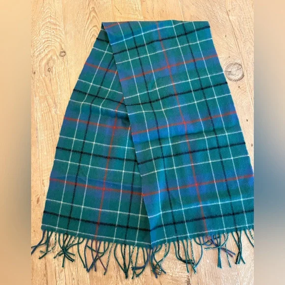 Highlander Collection by Lochcarron Plaid Lambswool Fringe Scarf - Picture 4 of 4